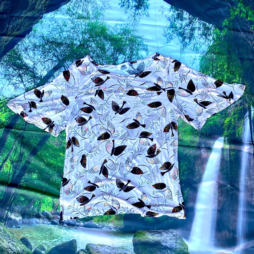 Womens Old Navy Beautiful shirt shirt sleeve in Size SMALL.